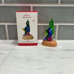 Hallmark Keepsake 2016 Disney/Pixar Finding Dory Christmas ornament